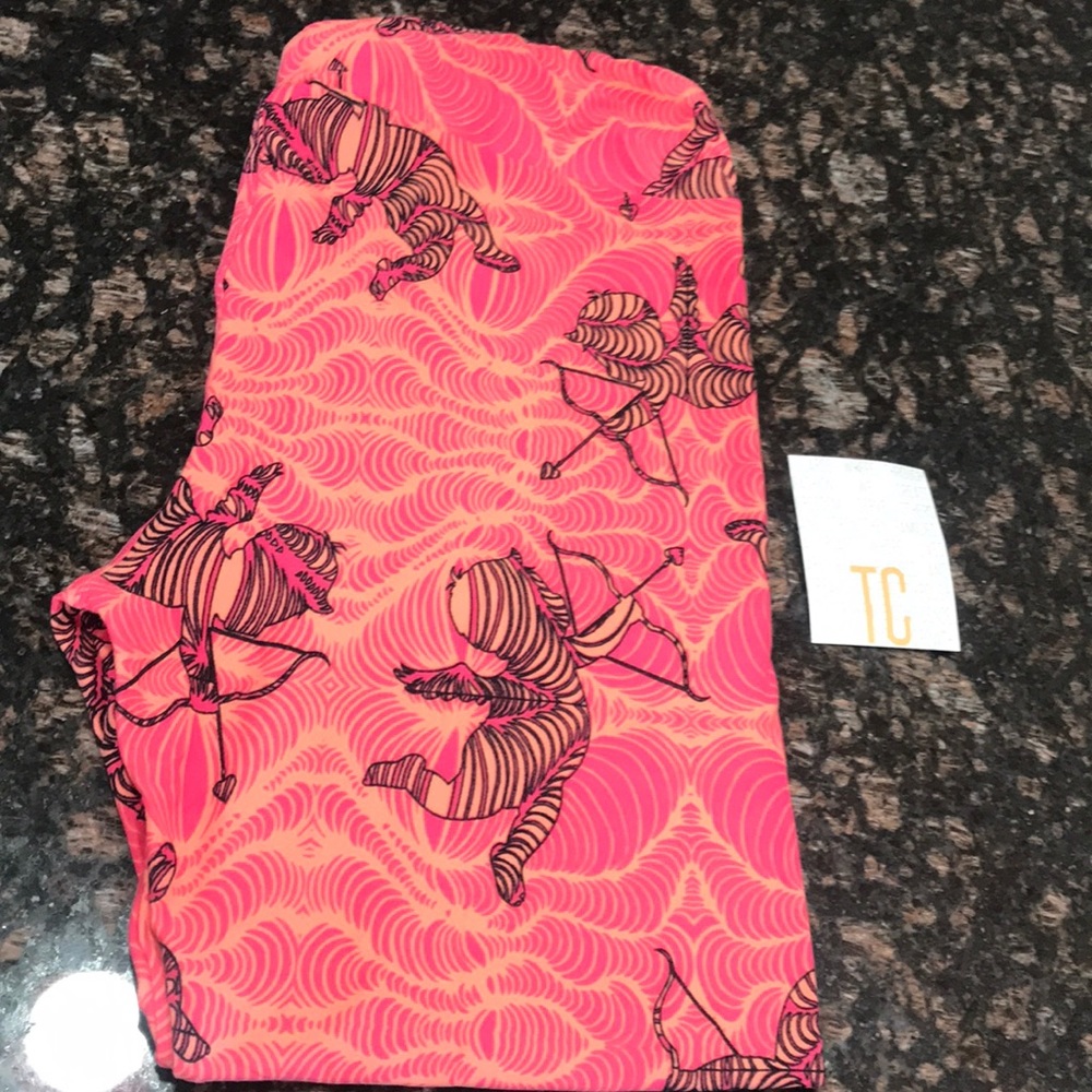 Vintage Tall & Curvy Valentines Day Leggings